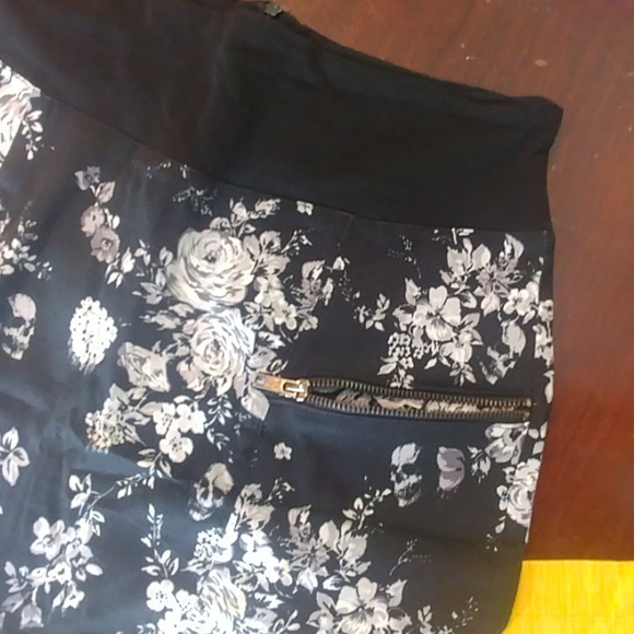 Trf Black Skull Floral Zipper Pockets Skirt Zara - Picture 5 of 8